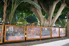 Karnevalsplakate an der Plaza von Agüimes - Gran Canaria