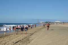 Strandwanderer bei Maspalomas